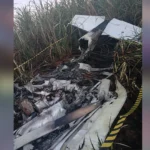 Avião monomotor Cessna U206E caído com licença vencida em canavial de Altair, SP, com fumaça e bombeiros
