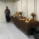 Backstage Rio Fashion Week com modelos, maquiadores e roupas