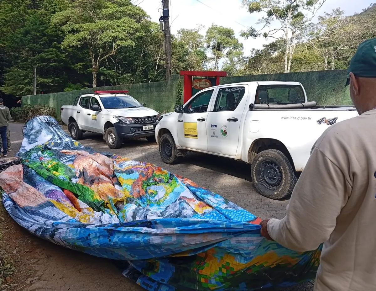 Balão apreendido em Petrópolis com sistema de GPS
