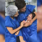 Bebê Celine com pais Tais e Gabriel após alta do hospital em Araçatuba