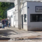 Patologista forense examinando lesões, morte de bebê UPA, investigação policial