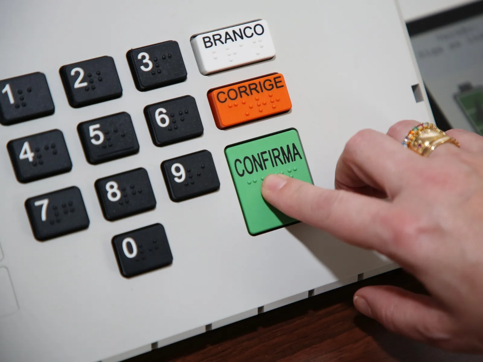 Apostas online secretas de homens e impacto familiar