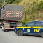 Bitrem apreendido, excesso de peso, placa irregular, BR-376, Paraná, fiscalização PRF, caminhão com soja