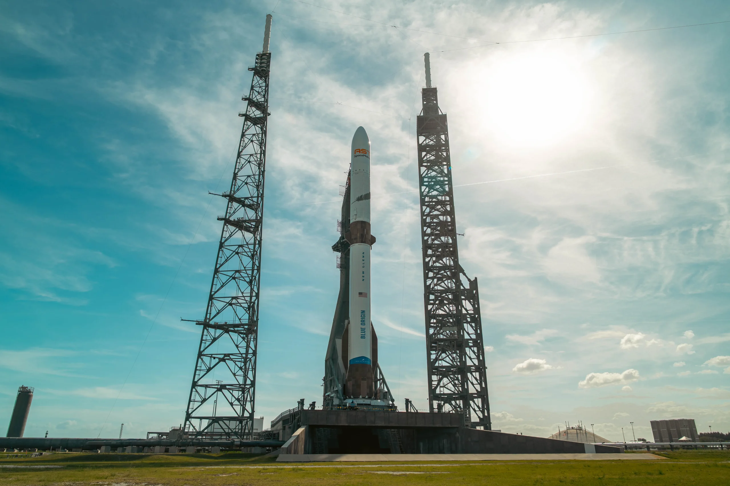 Foguete New Glenn pousando em plataforma flutuante