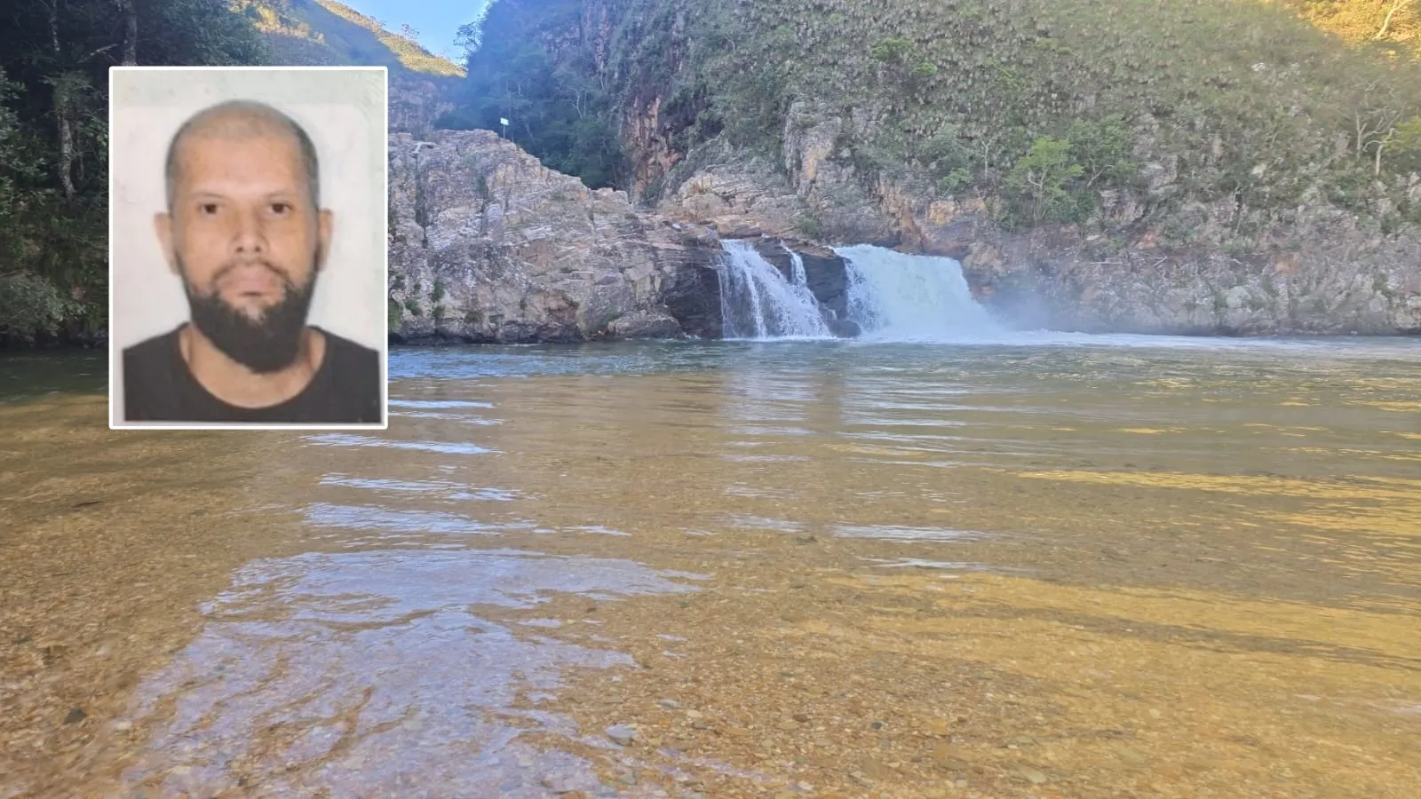 Bombeiros em operação de busca e resgate em cachoeira de Delfinópolis, com foco na natureza do local.