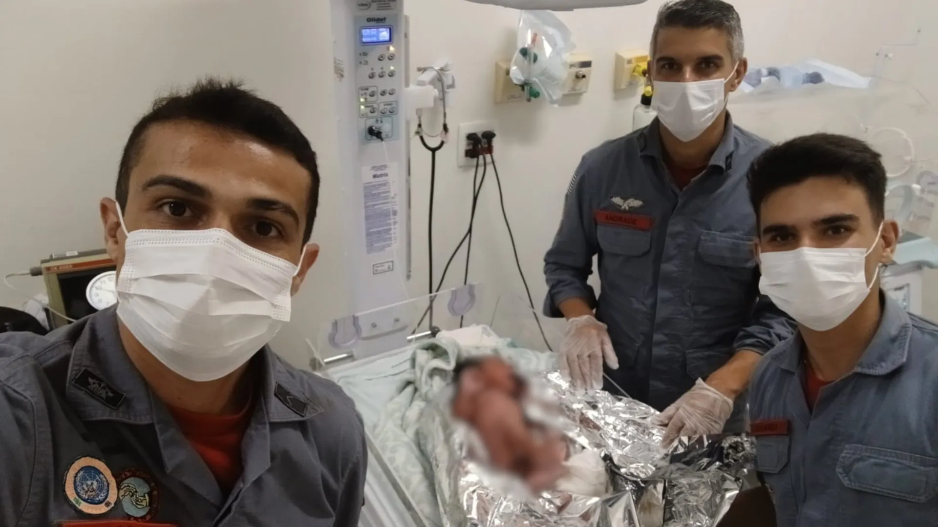 Bombeiros de Jundiaí com doações para família após parto