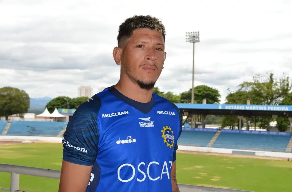 Atacante Jackson Bernardo, reforço CSA, contratações futebol alagoano