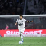 Jogador do Botafogo em ação durante jogo da Sul-Americana