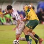 Time do Botafogo-SP em jogo da Série B, com uniformes tricolores, buscando a vitória e o fim da sequência negativa.
