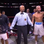 Hebert Conceição vitorioso após luta de boxe contra Johan Gonzales