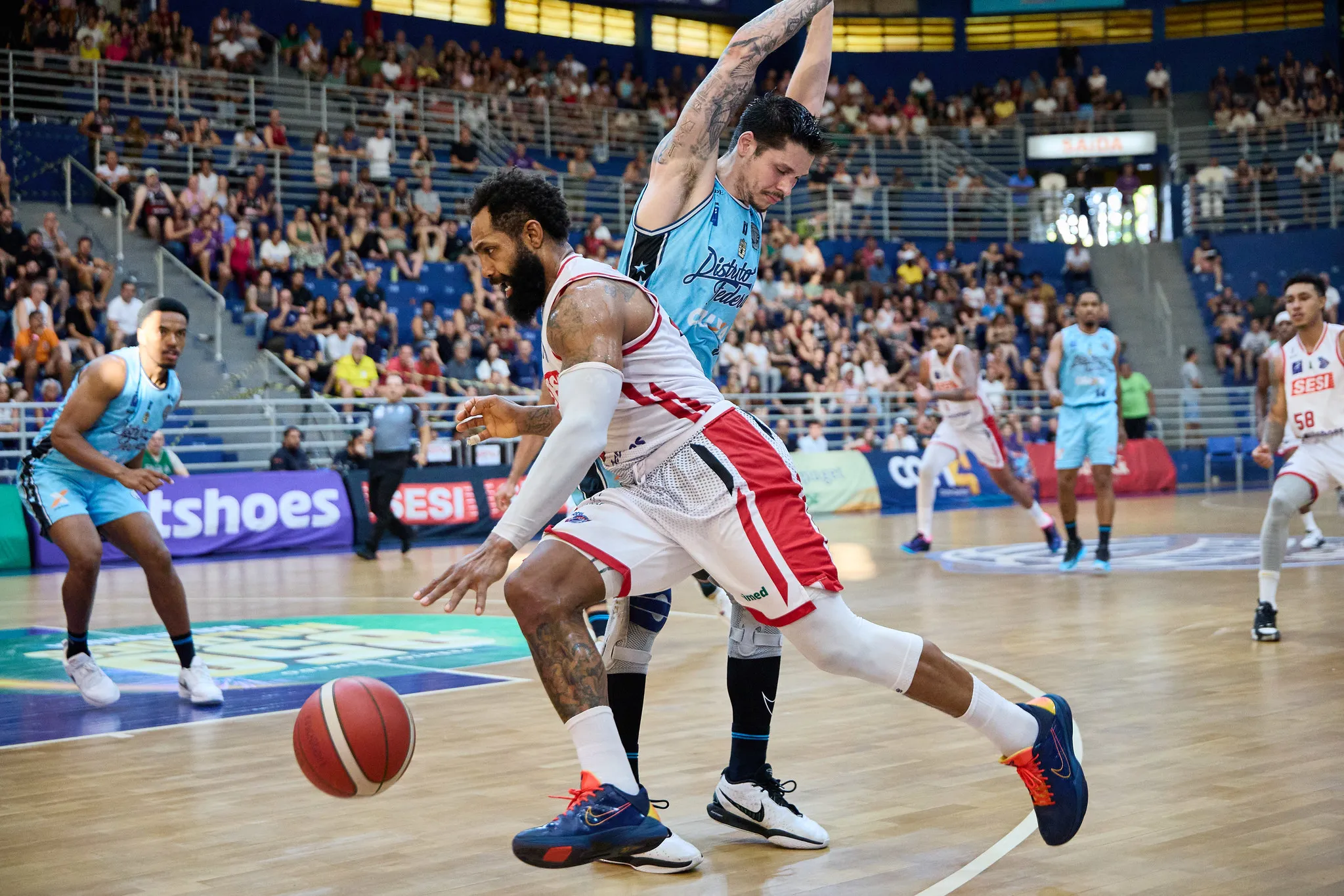 Imagem de basquete do jogo Brasília x Franca NBB