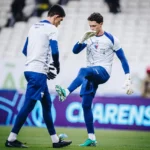 Goleiro do Fortaleza defendendo, disputa no gol