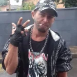 Policiais isolam rua após briga generalizada em Mineiros do Tietê com vítimas.