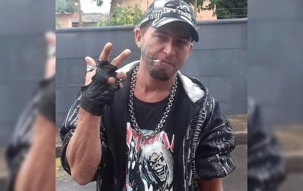 Policiais isolam rua após briga generalizada em Mineiros do Tietê com vítimas.