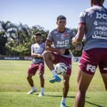 Caio Marcelo, zagueiro do Vila Nova, em campo