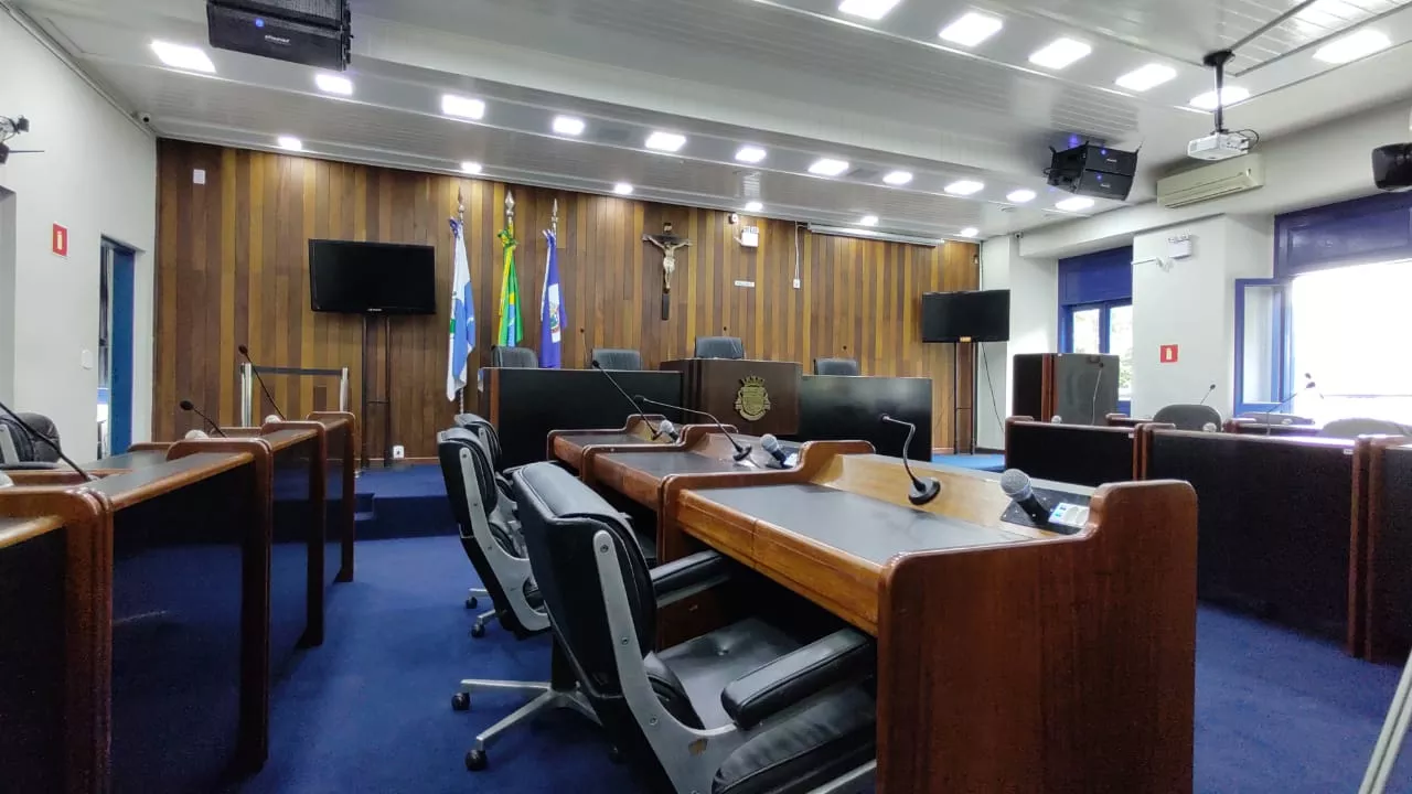 Prédio da Câmara Municipal de Cabo Frio, local da aprovação da reestruturação da prefeitura.