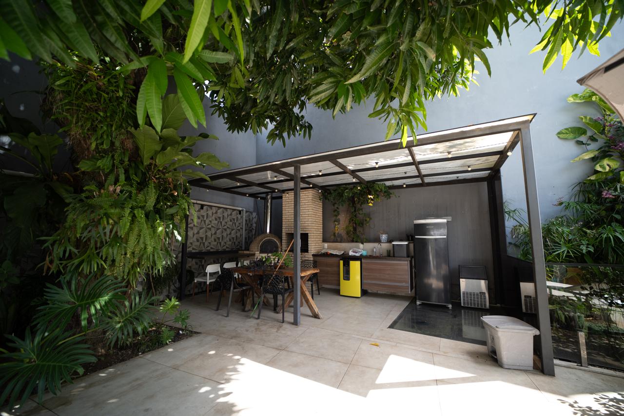 Disputa judicial por dívida de aluguel de imóvel em Vitória envolvendo o cantor Silva