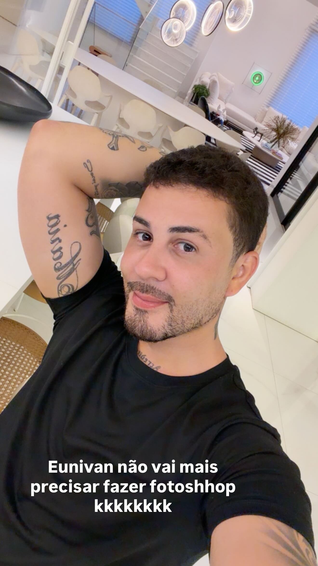 Carlinhos Maia após cirurgia de papada, influenciador digital, resultado estético