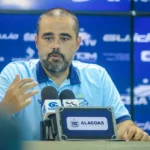 Carlos Bonatelli, executivo CSA, negociação Clessione, planejamento de elenco