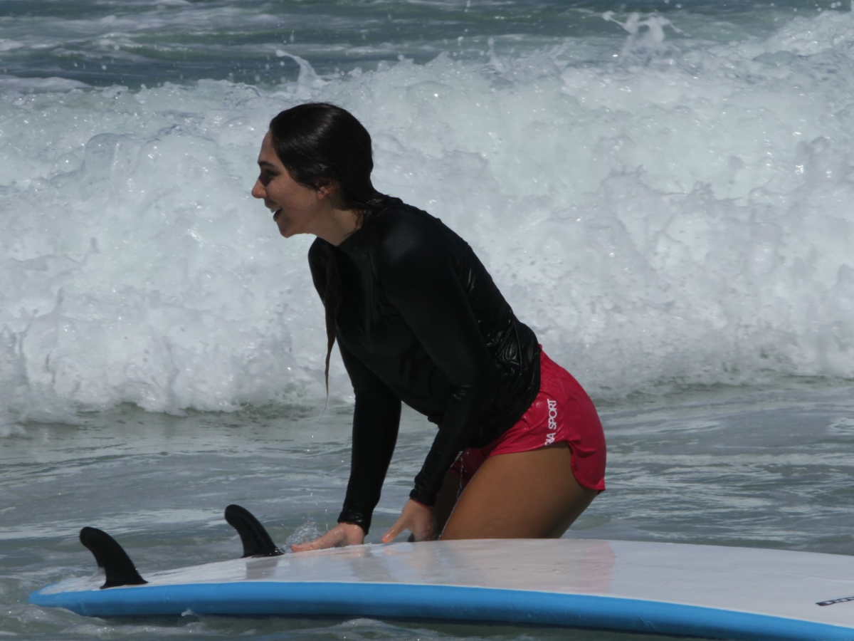 Carol Portaluppi na praia, alerta de afogamento, segurança no mar