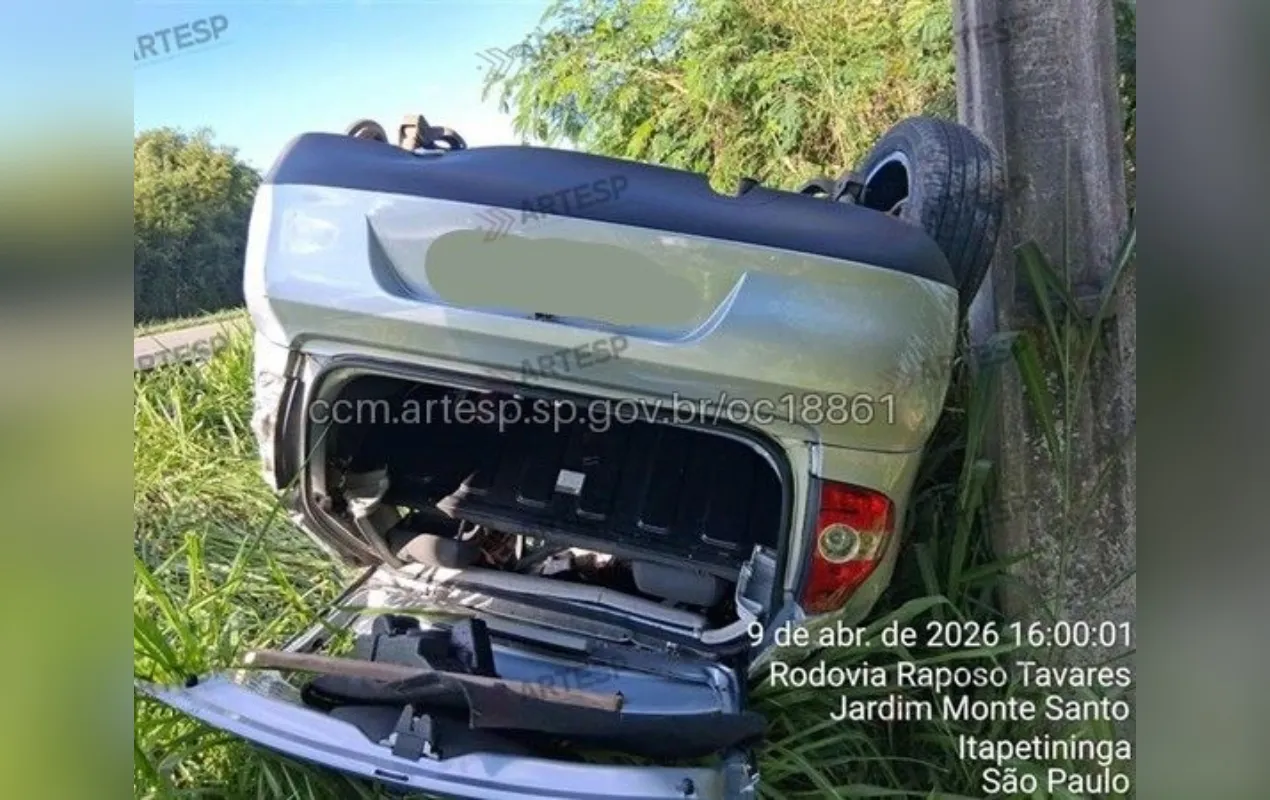 Carro capotado em Itapetininga na Raposo Tavares após pane mecânica