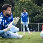 Matheus Cunha defendendo pelo Cruzeiro no Brasileirão