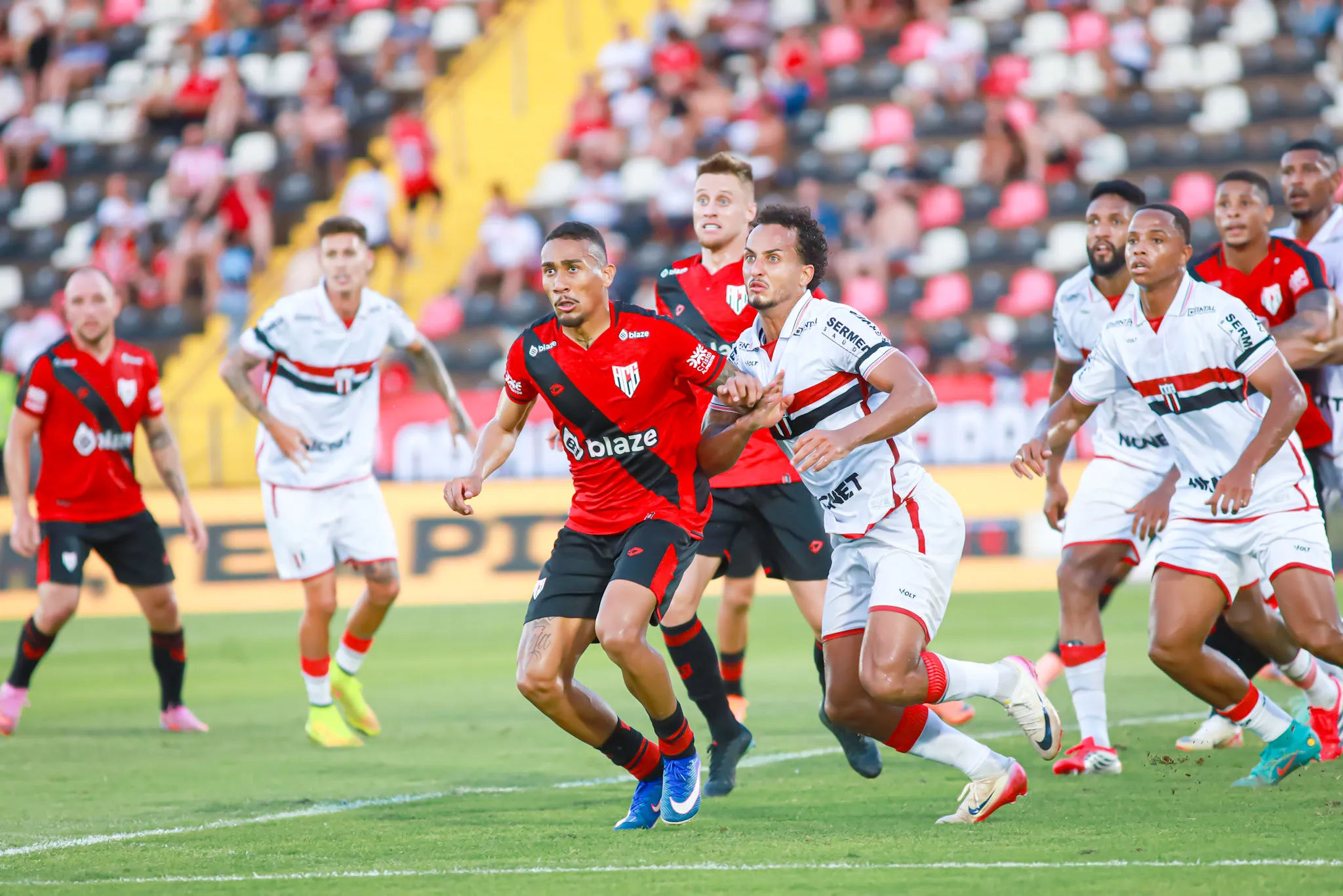 Cláudio Tencati, técnico Botafogo-SP, escolhas táticas, Série B, Atlético-GO