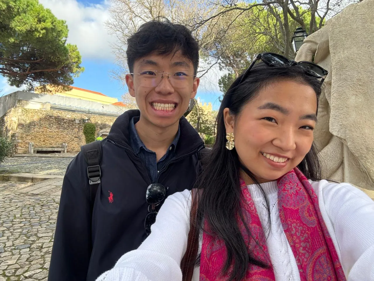 Gêmeos brasileiros comemoram aprovação em universidades americanas