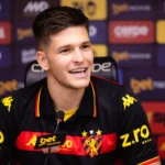 Perotti, atacante do Sport, comemorando gol contra o Avaí