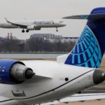 Aviões United American Airlines em aeroporto, proposta de fusão, Donald Trump, setor aéreo