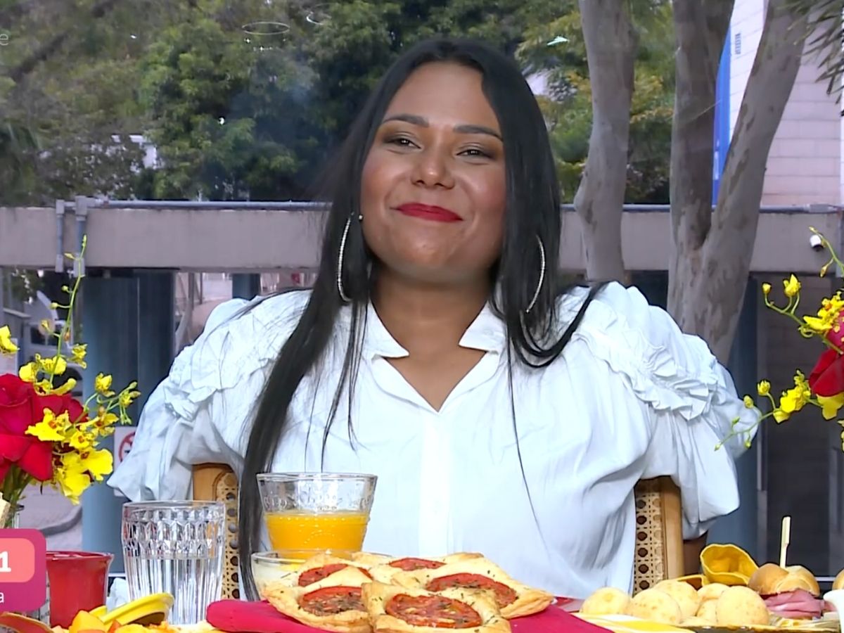 Chaiany BBB26 em estúdio de TV, ex-participante, busca oportunidades na Globo, sorriso, microfone