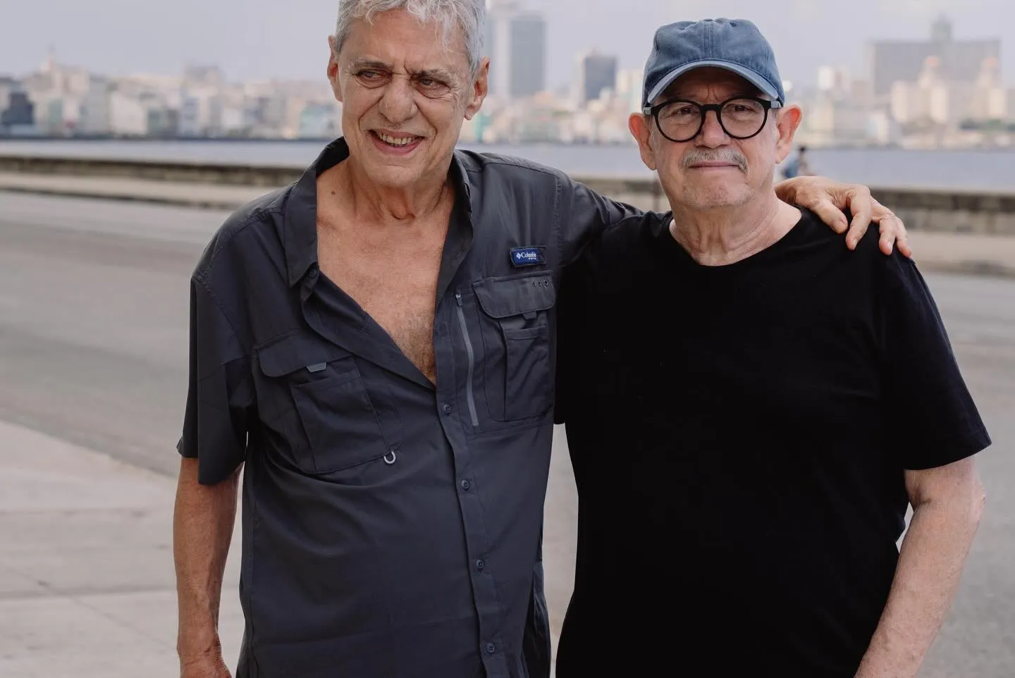 Chico Buarque e Silvio Rodríguez gravando em Havana