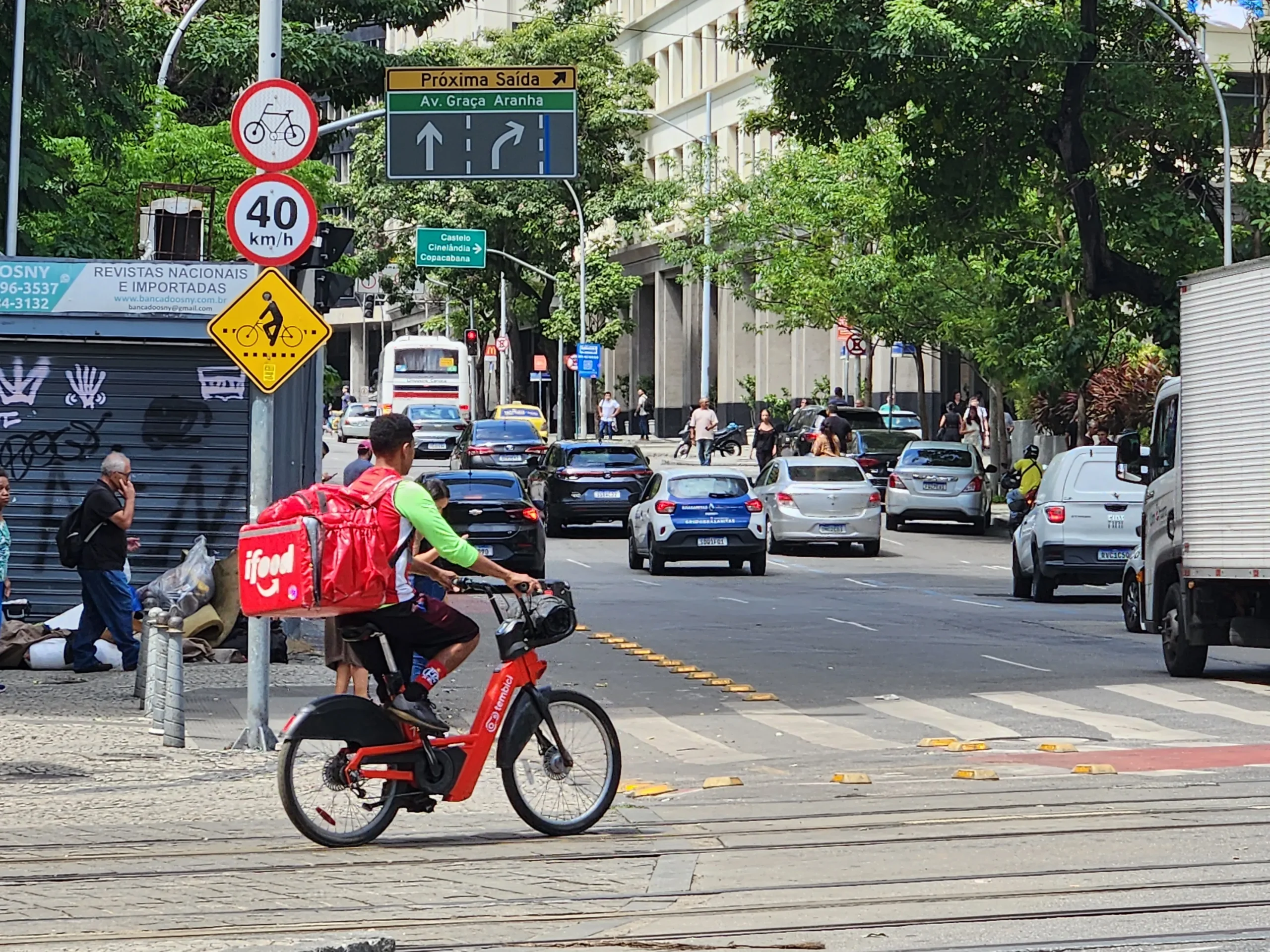 Ciclista em ciclovia, Rio de Janeiro, segurança, transporte sustentável