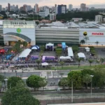 Corredores do Circuito Clube Corrida de Rua 2026 em Teresina, recebendo medalhas após a prova.