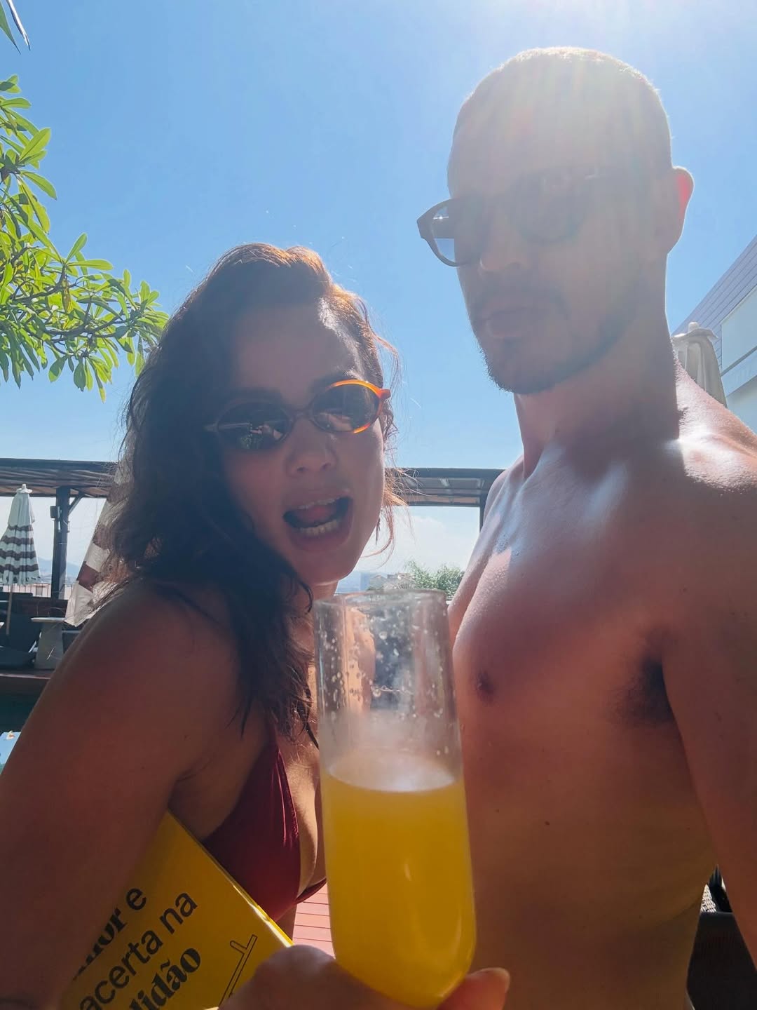 José Loreto beijando a namorada Fernanda Marques em Santa Teresa