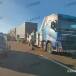 Acidente SP-225 Pederneiras: Batida entre bitrem e caminhão, um morto