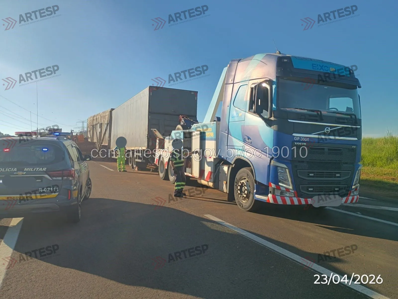 Acidente SP-225 Pederneiras: Batida entre bitrem e caminhão, um morto