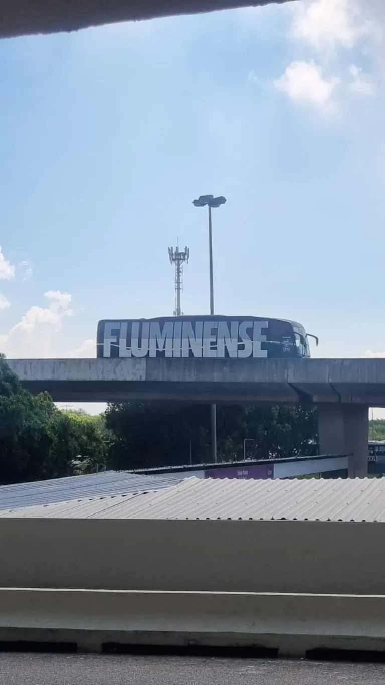 Jogadores do Fluminense embarcando para a Libertadores