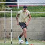 Jair Ventura, técnico do Vitória, preocupado com desfalques defensivos