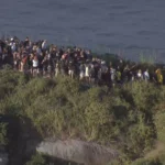 Grupo de turistas retidos na trilha do Morro Dois Irmãos com helicóptero da polícia