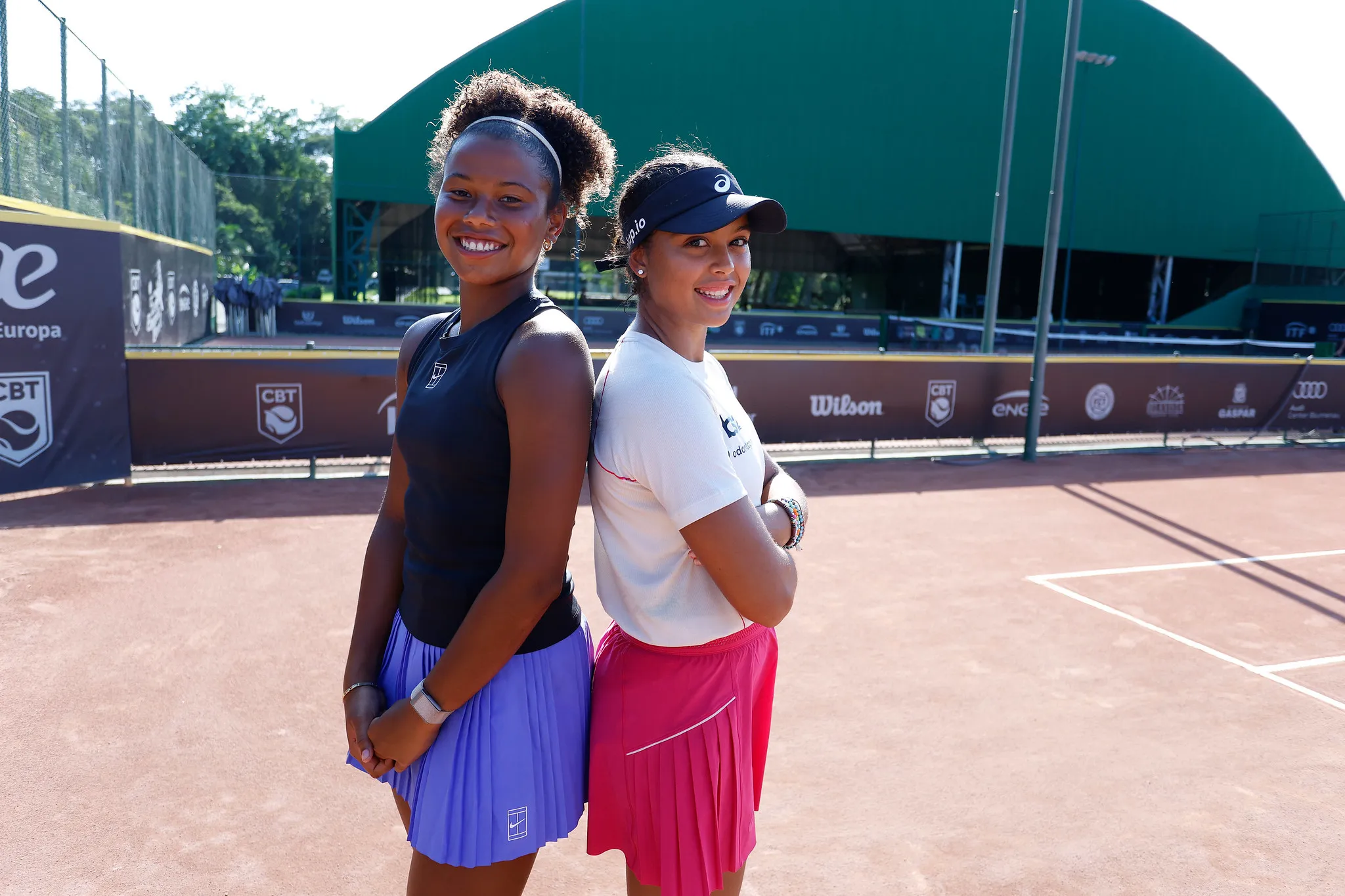 Naná Silva comemorando vitória na Billie Jean King Cup