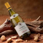 Rótulo de vinho francês em close-up com texto e detalhes visíveis