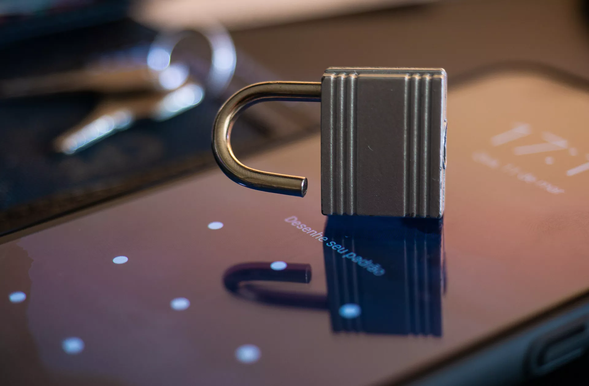 Perito forense digital recuperando dados de celular e nuvem