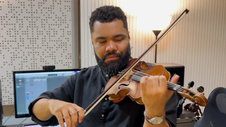 Compositor Vitor Zafer, Ribeirão Preto, trilhas sonoras, Netflix, Disney, HBO, violino, música