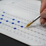 Preenchimento de formulário de inscrição para vagas de emprego em PE