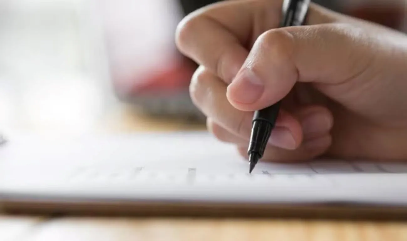 Pessoas estudando para concursos públicos em Pernambuco