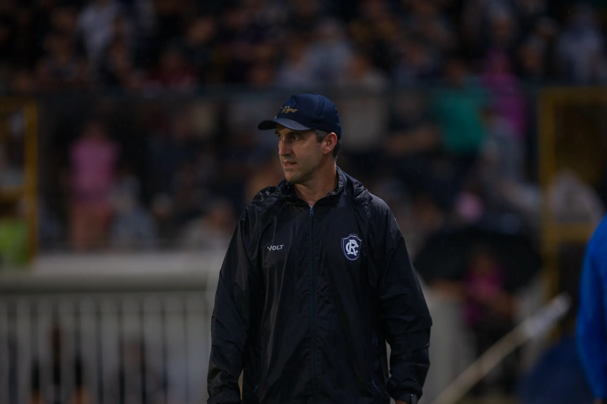 Técnico Léo Condé do Remo em jogo contra o Grêmio