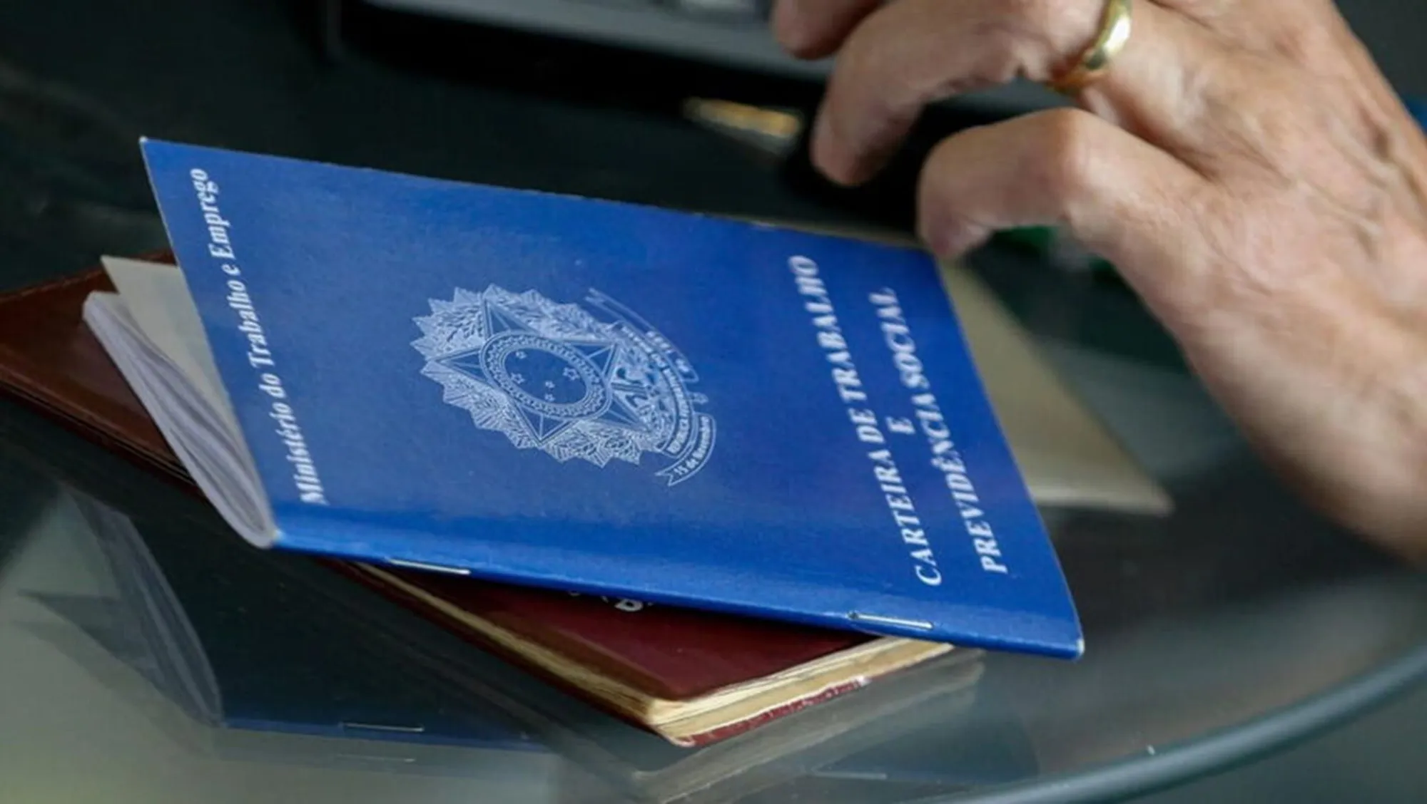 Candidatos com currículos procurando vagas de emprego em Feira de Santana