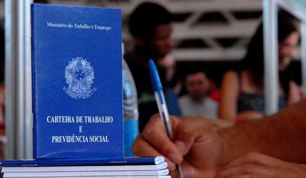 Filas para vagas do SineBahia, documentos para emprego, oportunidades de trabalho na Bahia