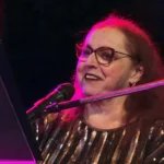 Cida Moreira cantando Angela Ro Ro ao vivo